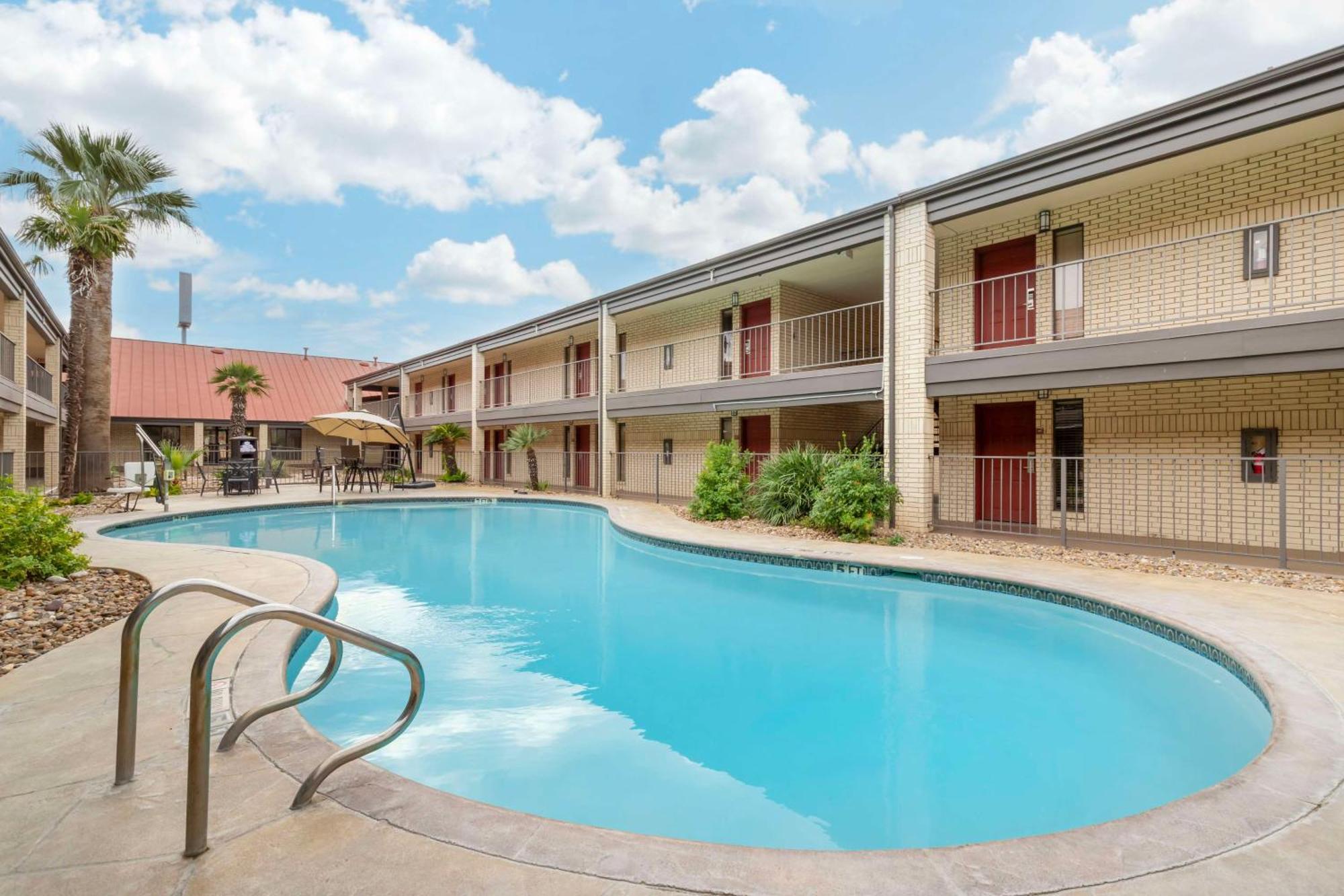 Best Western Near Lackland Afb Seaworld San Antonio Exterior foto